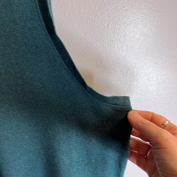 Old Navy Active Core Sleeveless Shirt Size XL - Picture 4 of 6